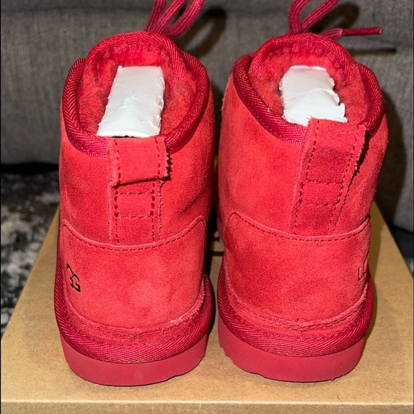 Little Girls Uggs Neumel Size 2 . Red. Like New condition. - Picture 4 of 6